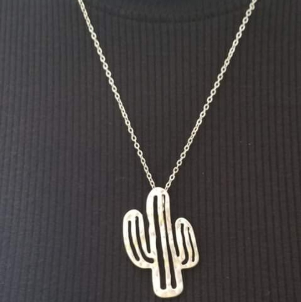 3/$15 NWT Nadine West lone cactus necklace